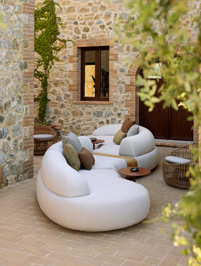 Outdoor Sofas & Sectionals