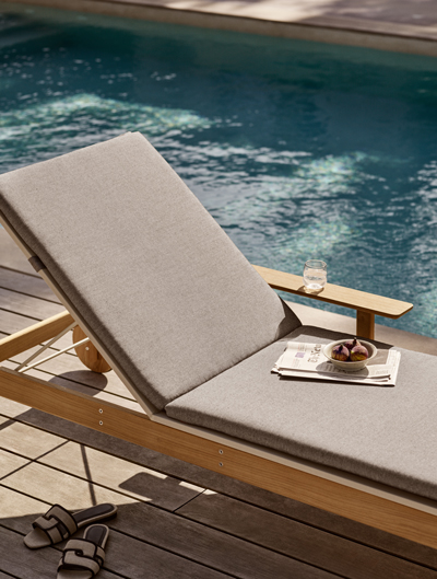 Outdoor Chaise Lounges & Daybeds
