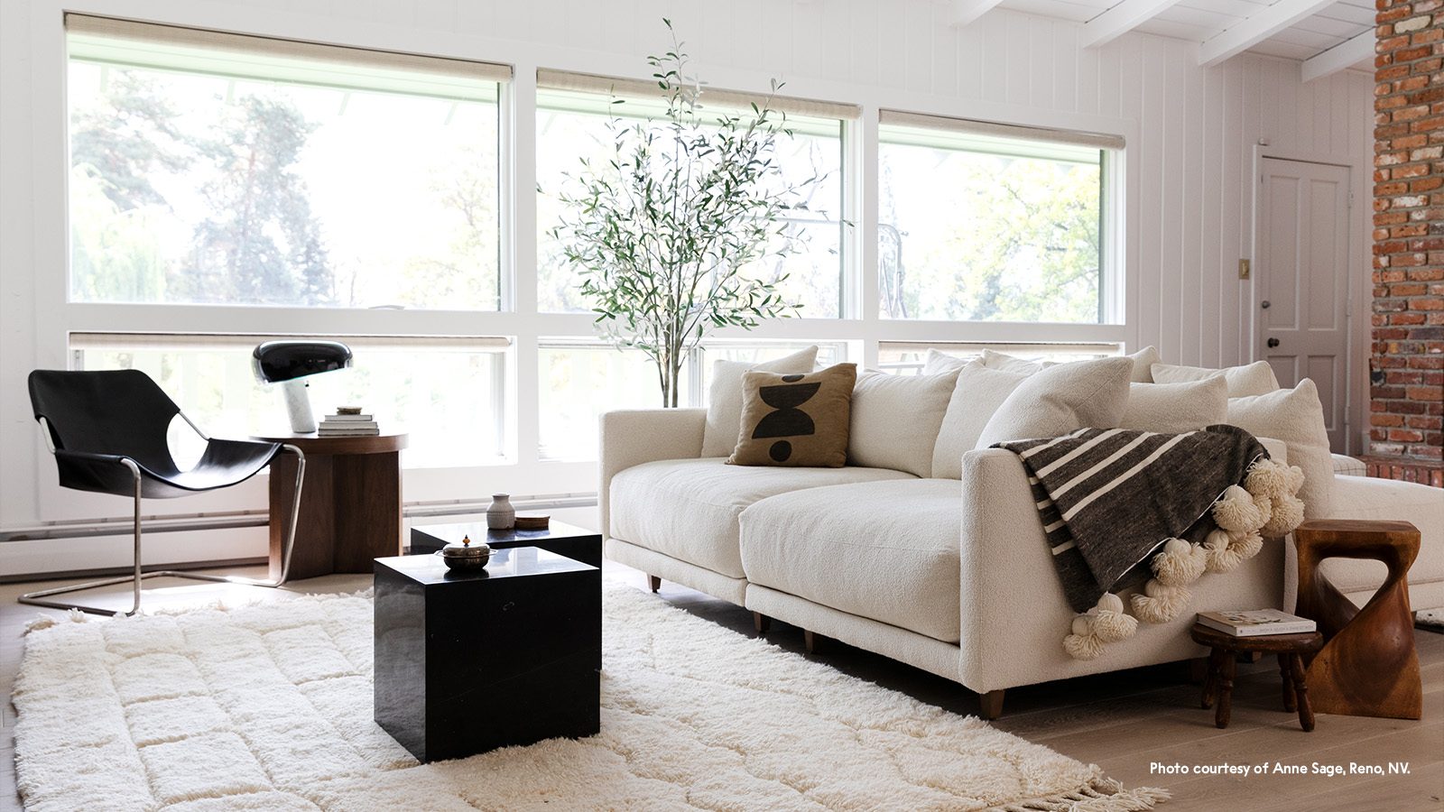 2022-IC-Anne-Living-Room-caption